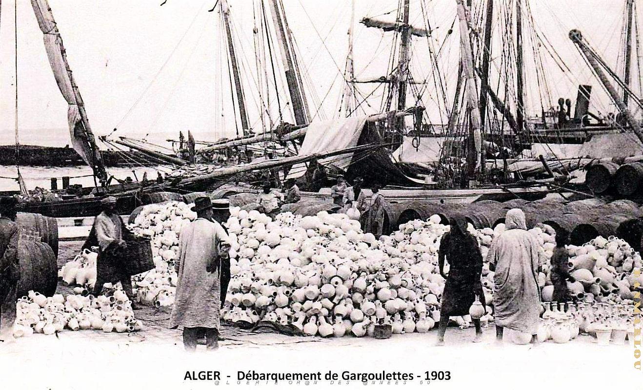 2666- Alger - Debarquement de Gargoulettes - 1903.jpg